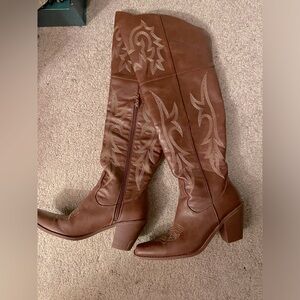 Brown cowboy boots, 👢 6.5 knee high